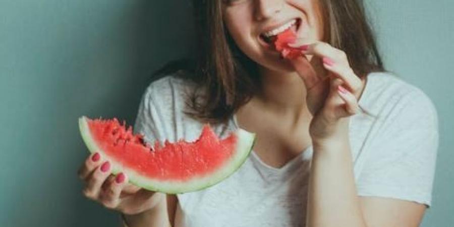 5 أبراج تعشق تناول الفاكهة والحلوى.. مش بيفكروا فى وزنهم - زاجل الإخباري