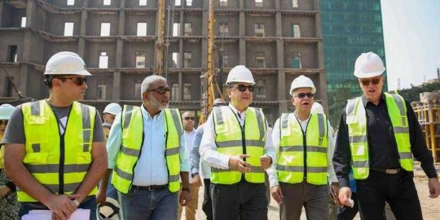 وزير قطاع الأعمال العام يتفقد مشروع إحياء فندق الكونتيننتال التاريخي بوسط القاهرة - زاجل الإخباري