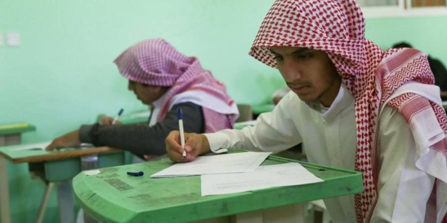الدراسة عامان لتحسين معدل الثانوية العامة - زاجل الإخباري