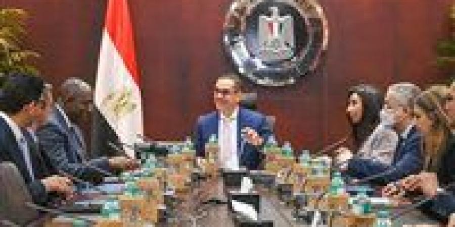 وزير الاستثمار يستعرض مع وفد مجموعة البنك الدولي ومؤسسة التمويل الدولية برامج ومشروعات التعاون الحالية والمستقبلية مع الحكومة المصرية - زاجل الإخباري