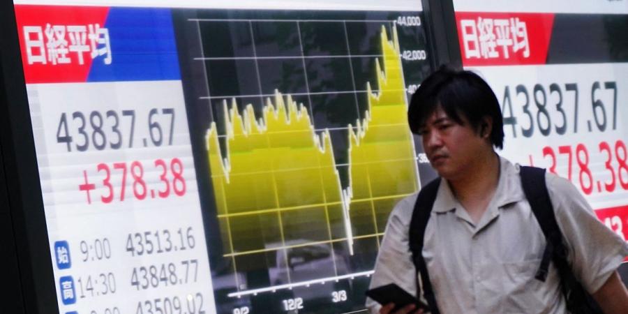 «سوفت بنك» يقود المؤشر «نيكاي» إلى مستوى قياسي جديد - زاجل الإخباري
