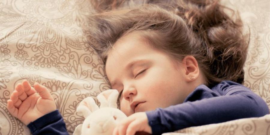 بطانية الأمان.. فرصتك لإصلاح مشاكل نوم طفلك - زاجل الإخباري