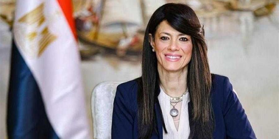 وزيرة التخطيط تستهل زيارتها لمحافظة قنا بوضع حجر الأساس لمصنع تربية ديدان القز وإنتاج الحرير الطبيعي - زاجل الإخباري