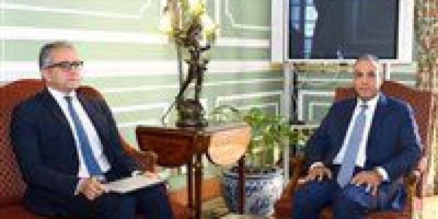 وزير الخارجية يستقبل المرشح المصري لمنصب مدير عام اليونسكو - زاجل الإخباري