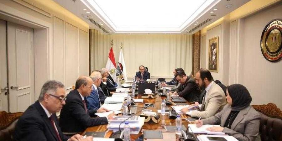 وزير قطاع الأعمال يعقد اجتماعًا موسعًا مع الرؤساء التنفيذيين للشركات القابضة - زاجل الإخباري