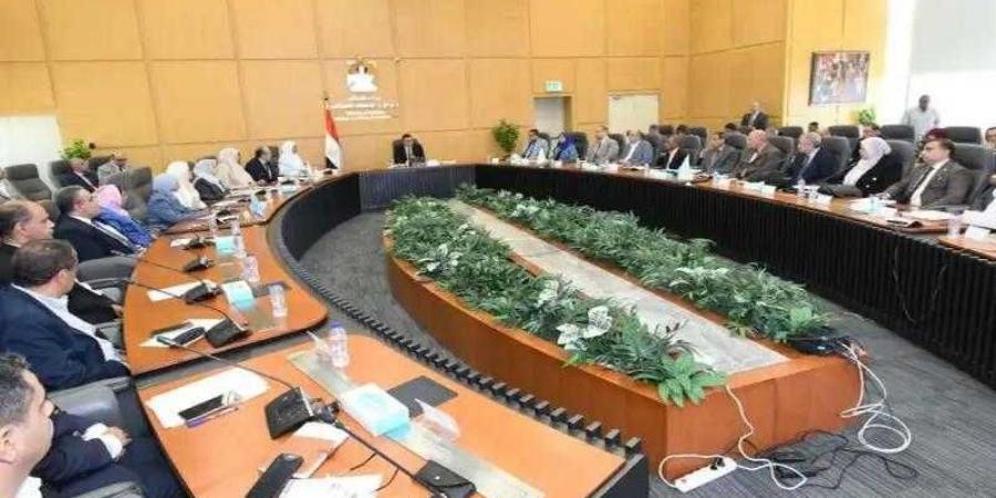 وزير الإسكان يعقد اجتماعًا موسعًا مع مسئولي مديريات الإسكان بمختلف المحافظات - زاجل الإخباري