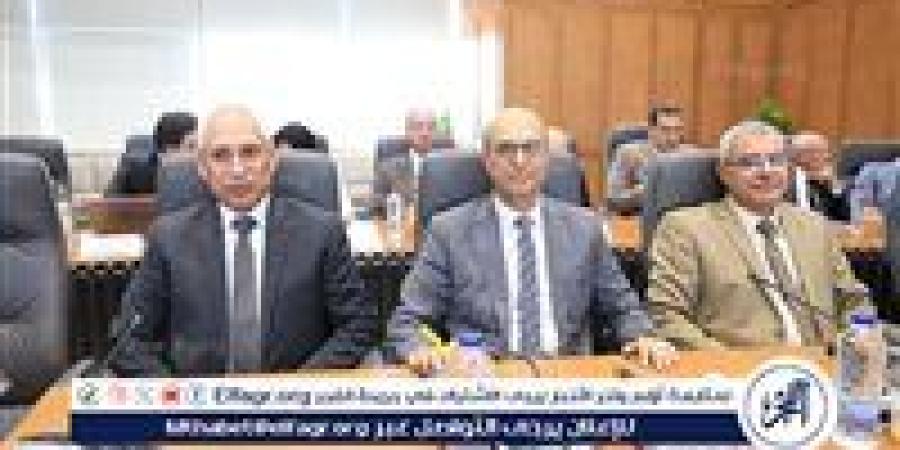 رئيس جامعة أسيوط يشارك في اجتماع المجلس الأعلى للجامعات الأهلية - زاجل الإخباري