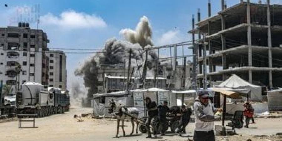 الاحتلال يقصف البوابة الشرقية لمجمع الشفاء الطبى غربى مدينة غزة - زاجل الإخباري