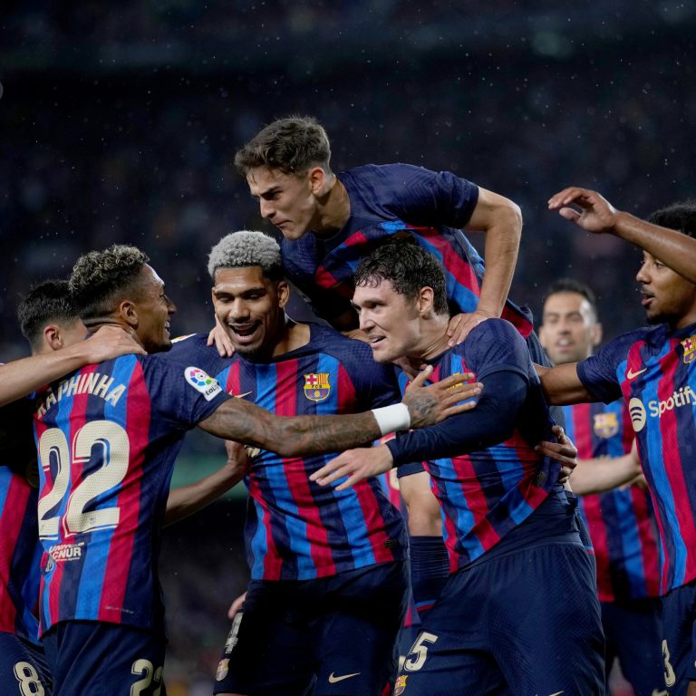 ريال مدريد يهدي برشلونة قمة الدوري بعد تعادل مثير مع فريق جيرونا