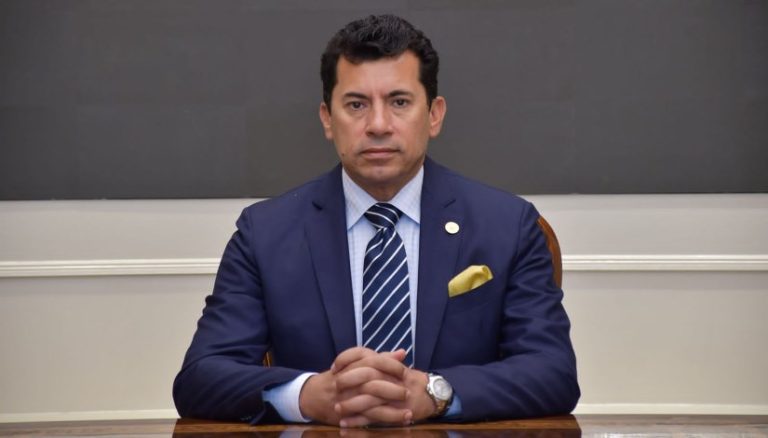 وزير الرياضة يشارك في العملية الانتخابية