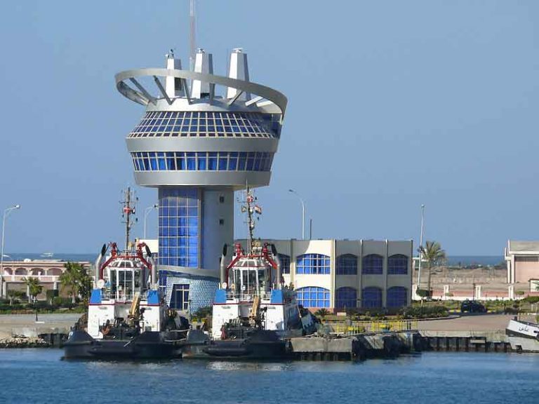 استقبال سفينة الحاويات العملاقة «YM WELLSPRING» بميناء دمياط