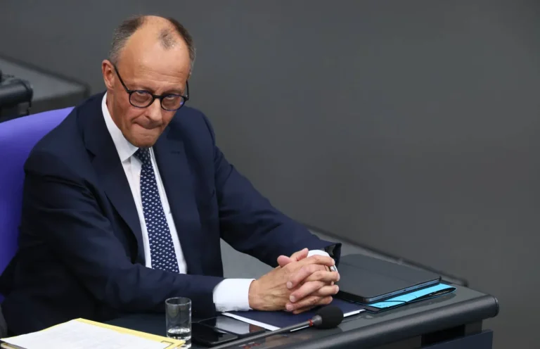 محذرا  من احتمال نشوب صراع مباشر بين روسيا وحلف شمال الأطلسي (المستشار الألماني )