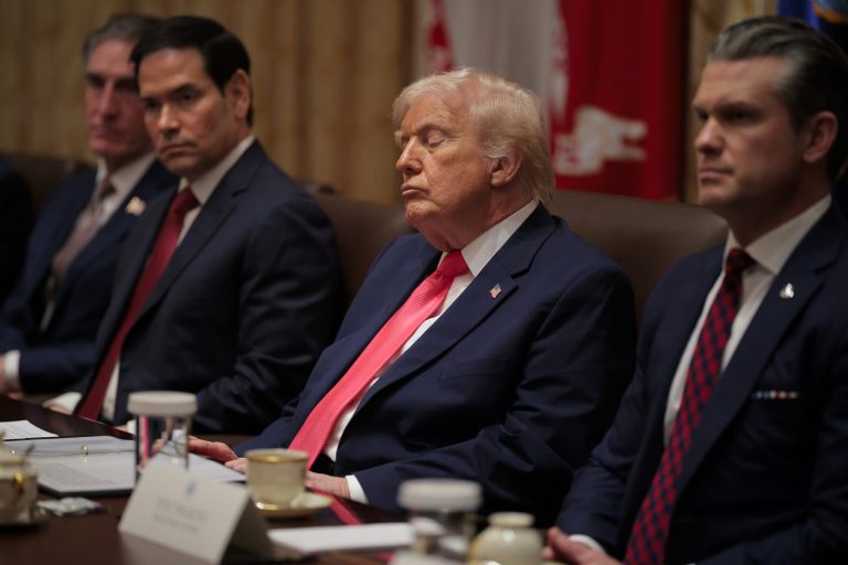 تعليق البيت الأبيض بعد «غفوة» ترامب فى اجتماع مجلس الوزراء