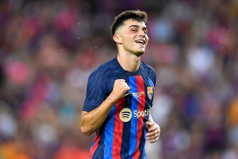 الإسباني بيدري، نجم وسط برشلونة ومنتخب إسبانيا، المصري محمد صلاح قائد منتخب مصر ونجم ليفربول،