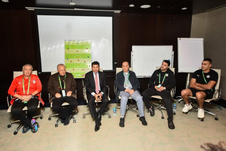 وزير الرياضة وأبوريدة يُحفزان منتخب مصر المُشارك في كأس العرب قبل مباراة الكويت