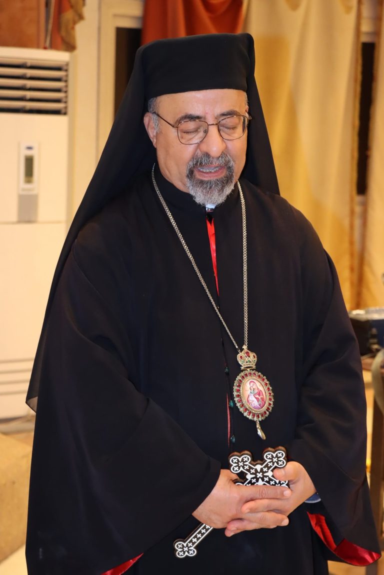 الأنبا إبراهيم إسحاق.. الأسر المسيحية مع بطريرك الأقباط الكاثوليك بهذة الخطوة