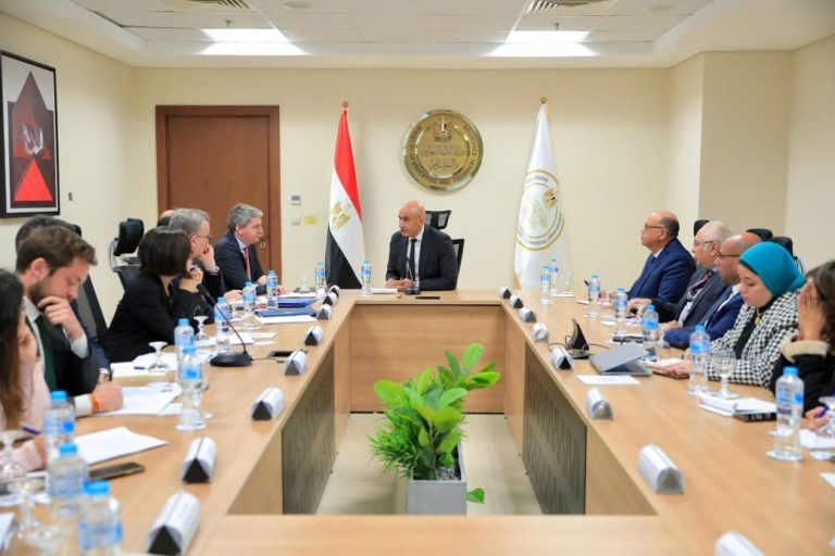 وزير التربية والتعليم يبحث مع وفد بنك الاستثمار الأوروبي سبل تعزيز التعاون لتطوير قطاع التعليم الفني والتوسع في مدارس التكنولوجيا التطبيقية