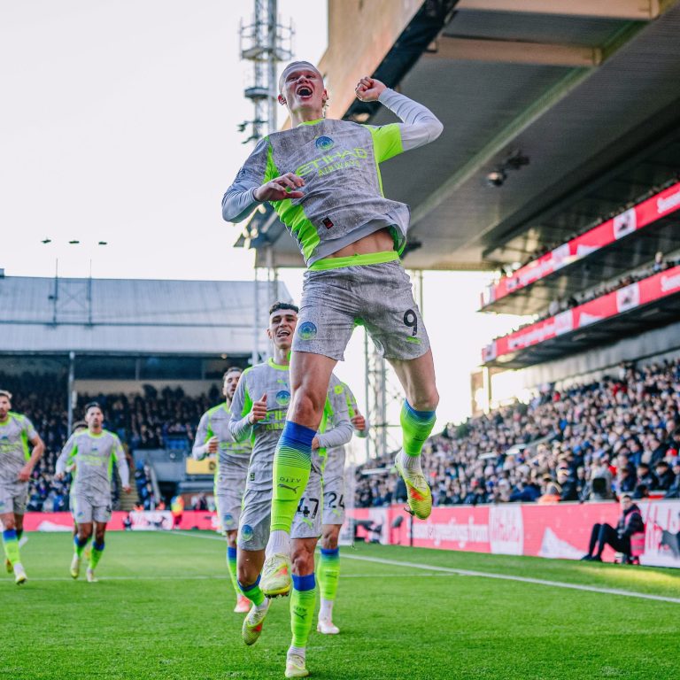 مانشستر سيتي يفوز على كريستال بالاس بثلاثية نظيفة في الدوري الإنجليزي