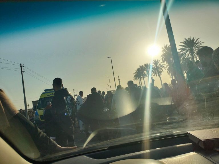 الآن مباشر – حادثة مروعة بين عدد ٢ دراجة بخارية أمام قرية الأحراز