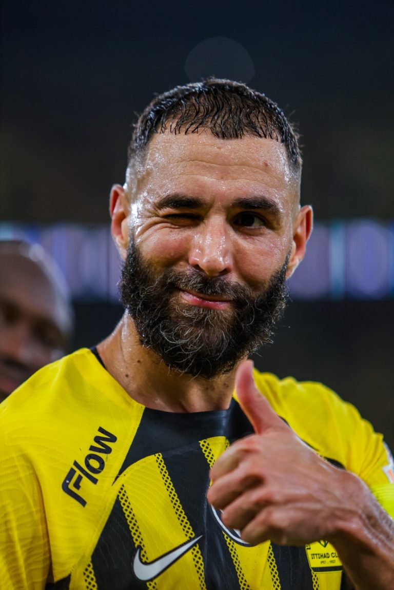 بمفاوضات حول الراتب والمدة كريم بنزيمة يقترب من الاتفاق مع نادي الهلال