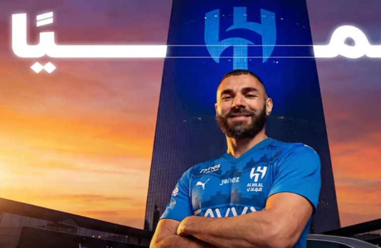 كريم بنزيمة رسميا مع الهلال بعد التعاقد معه