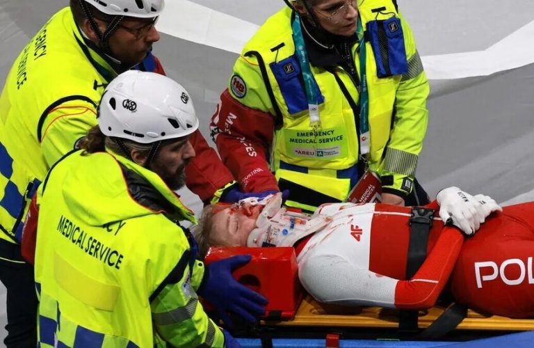 في الأولمبياد . إصابة مروعة لكاميلا سيلير بشفرة حذاء تزلج