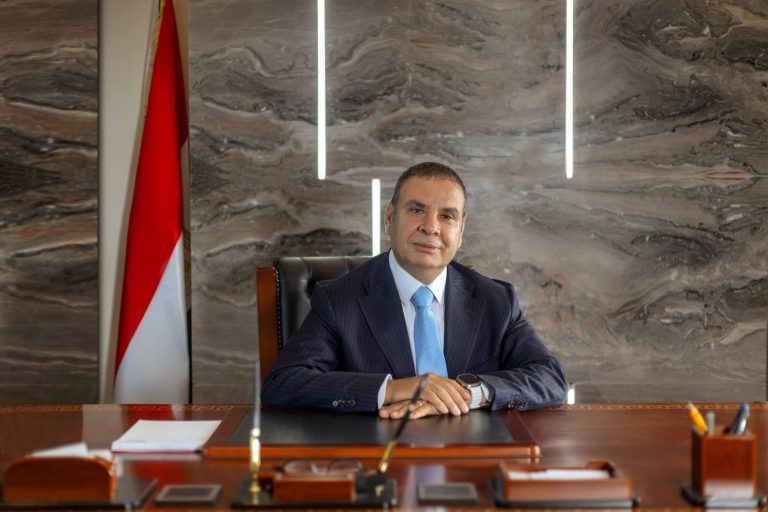 في إطار حرصه الدائم على تحسين مستوى الخدمات ورفع المعاناة عن المواطنين، قاد السيد النائب صلاح السعودي عضو مجلس الشيوخ بمحافظة القليوبية حملة نظافة موسعة علي نفقته الخاصة بعدد من أحياء أبو زعبل، استجابةً لمطالب وشكاوى الأهالي