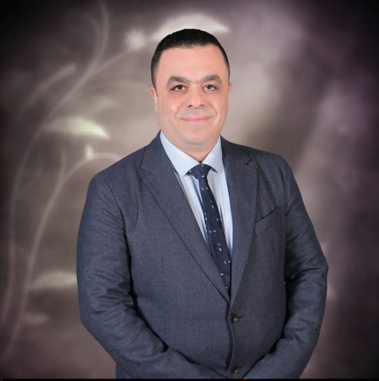 إصابة النائب مجدي مسعود وزوجته وابنته و آخرين إثر حادث على طريق بنها الحر