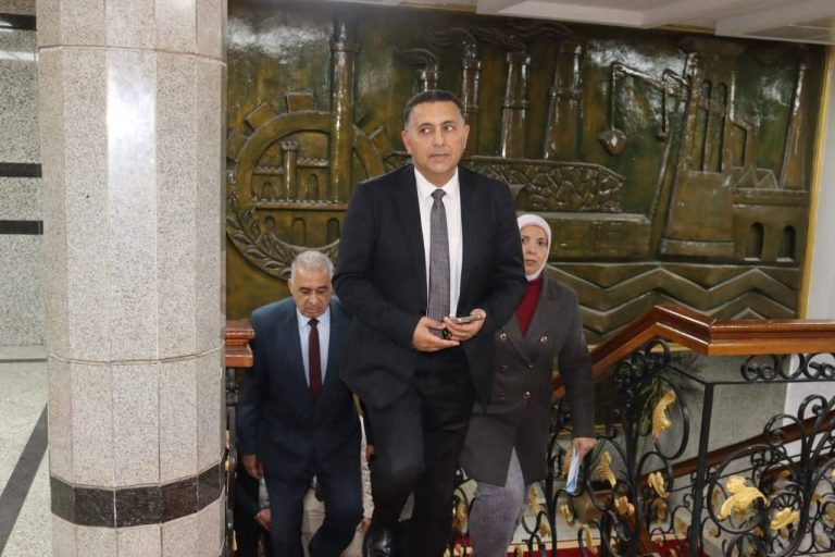 الدكتور حسام الدين أحمد عبد الفتاح يصل مكتبه عقب أدائه اليمين الدستوري أمام الرئيس عبد الفتاح السيسي محافظاً للقليوبية