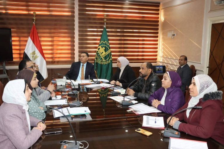 محافظ القليوبية يعقد اجتماع بمسؤولي ملفات التقنين والمتغيرات المكانية والتصالح ويوجه بتسريع معدلات الإنجاز