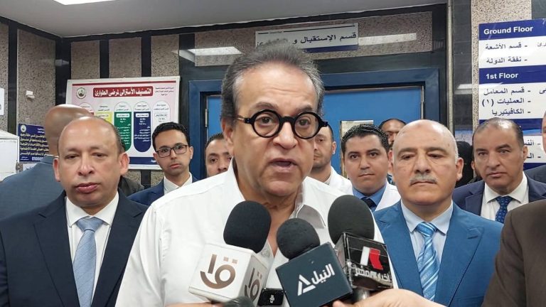 اثناء زيارة وزير الصحة لمستشفى القناطر الخيرية.  محافظ القليوبية يستقبل وزير الصحة لتفقد أول نموذج مرجعي لعلاج السكتة الدماغية بمستشفى القناطر الخيرية