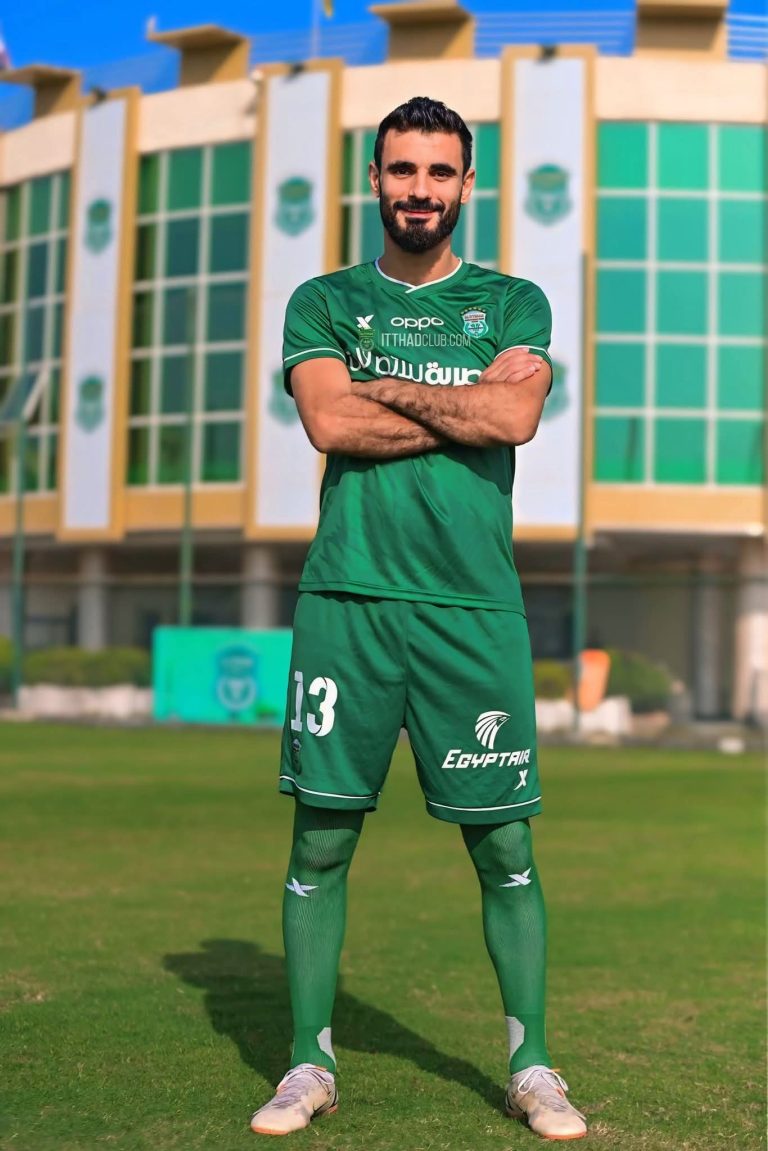 بعد رحلة طويلة داخل المستطيل الأخضر واللعب لأغلب الأندية المصرية.السيد سالم يعلن اعتزاله اللعب ويتجه نحو التدريب