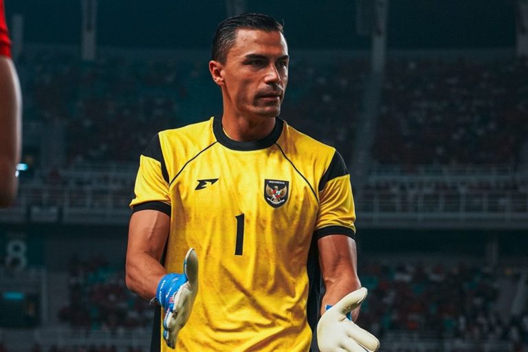 إصابة حارس منتخب إندونيسيا ونادي كريمونيزي، إيميل أوديرو، لحرق طفيف في ساقه اليمنى، بعد إلقاء جمهور إنتر ميلان “شماريخ” ومواد متفجرة داخل الملعب