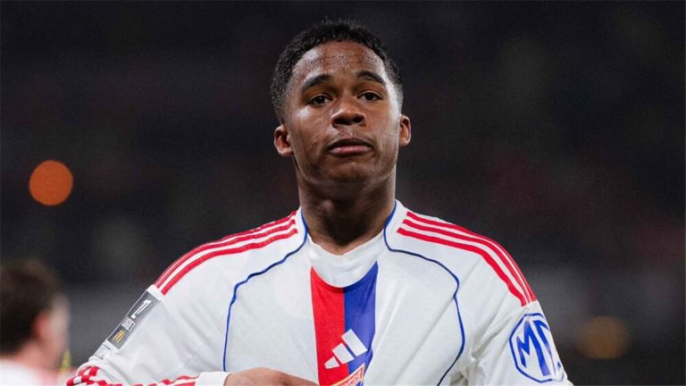 اندريك يغيب مباراة واحدة عن ليون . بعد أن تم تخفيف العقوبة