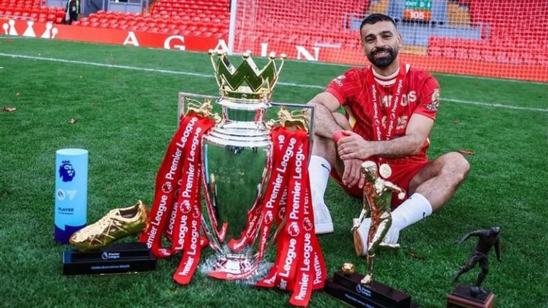 عضو رابطة الكتاب الإنجليزية: محمد صلاح من عظماء البريميرليج