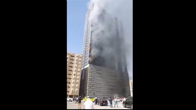 اللقطات الأولى لاحتراق وكالة المخابرات الأمريكية في دبي . استهدفته صواريخ إيران