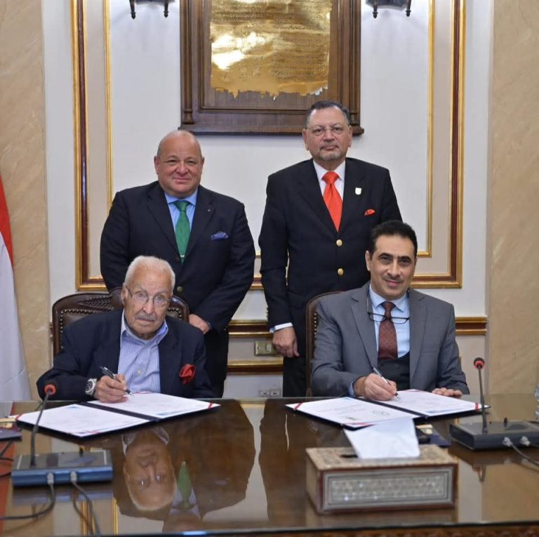 بروتوكول تعاون بين جامعة القاهرة وجمعية إنسان للتنمية الصحية والمجتمعية وإطلاق 50قافلة طبية للكشف على الأطفال في المناطق الأكثر احتياجًا.