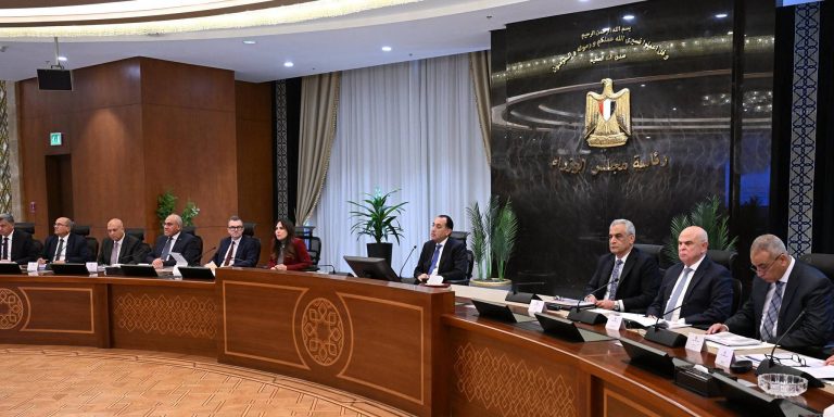 رئيس الوزراء يستعرض الموقف التنفيذي والمالي للمرحلة الأولى من المبادرة الرئاسية “حياة كريمة”