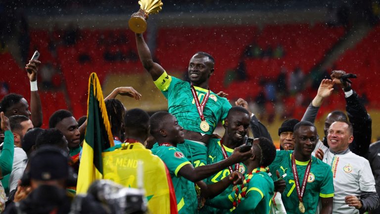 السنغال تتحدى قرار “كاف” قبل مواجهة بيرو