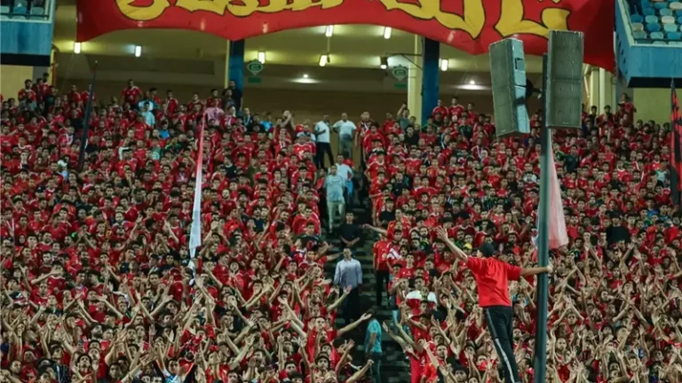 «روح بقي ياعم»، هتافات نارية من جماهير الأهلي ضد الخطيب ومجلس الإدارة