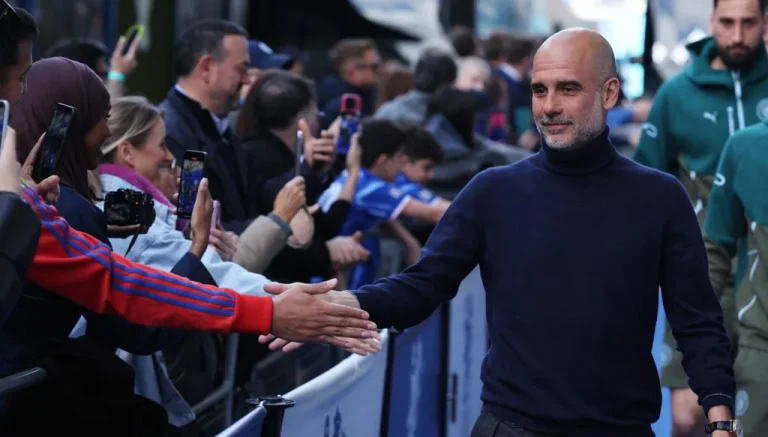 جوارديولا يحذر لاعبيه من التراخى لحصد لقب الدوري 