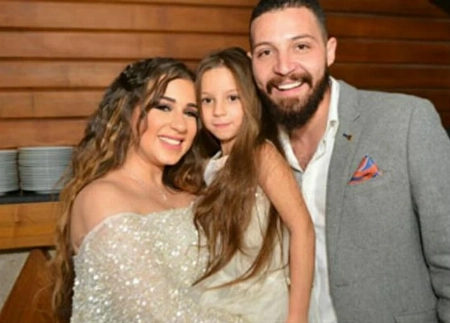 «امرأة أخرى ارتدت ملابسي!».. زوجة محمود حجازي تقاضيه بسبب فستانها