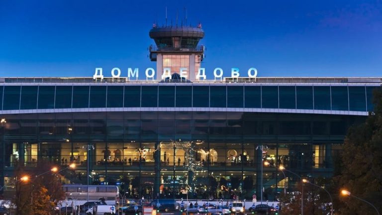 توقيف 40 إسرائيليًّا في مطار بموسكو اليوم