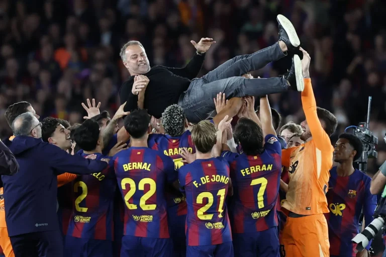فليك يمدد عقده مع برشلونة لعامين إضافيين 