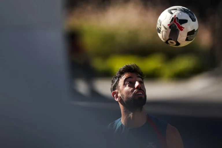 ثلاثي آرسنال ينافس فرنانديز على جائزة لاعب العام بإنجلترا