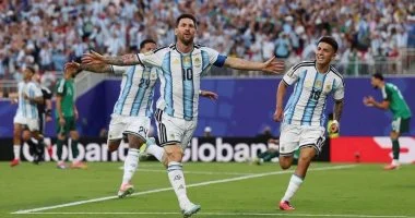 نتيجة مباراة الجزائر والأرجنتين في كأس العالم.. سقوط محاربي الصحراء بهاتريك ميسي