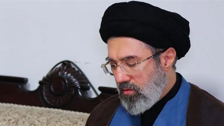 مسئول إيراني: مجتبى خامنئي أُصيب في ساقه، وكاد يتعرض للبتر خلال هجوم بداية الحربك