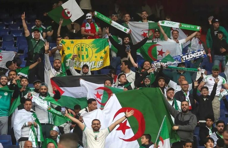 قبل مواجهة الغد.. اشتباكات عنيفة وتبادل للضرب واللكمات بين جماهير الجزائر والأرجنتين
