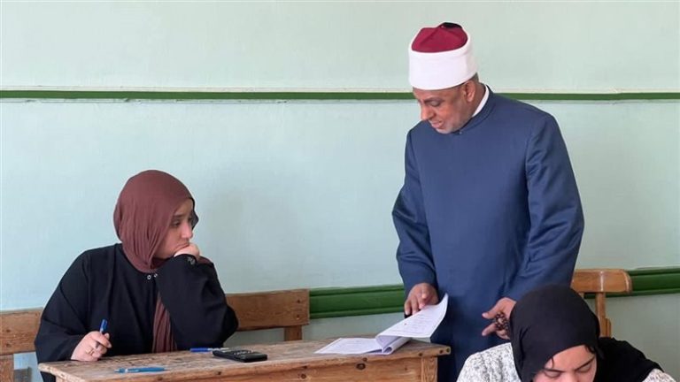 اليوم، امتحان مادة اللغة “الإنجليزية” لطلاب القسم الأدبي للثانوية الأزهرية