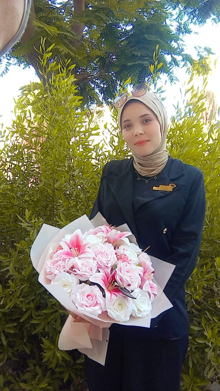 تهنئة قلبية خالصة لسفير الواجب والأدب خالد بك نوار لحصول ابنته علي بكالوريوس الهندسة بتقدير امتياز مع مرتبة الشرف